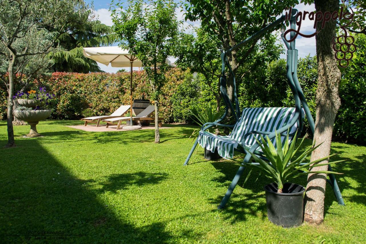B&B Il Grappolo Foresteria Lombarda 시르미오네 외부 사진