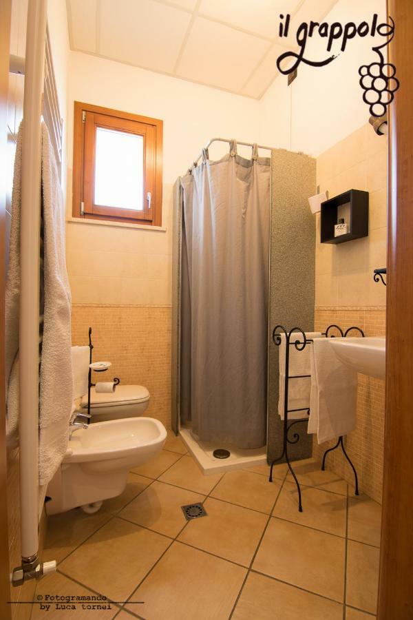 B&B Il Grappolo Foresteria Lombarda 시르미오네 외부 사진