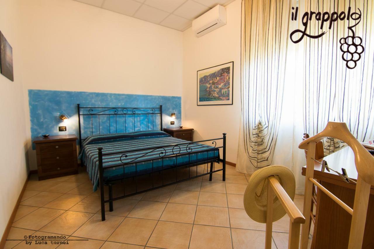 B&B Il Grappolo Foresteria Lombarda 시르미오네 외부 사진