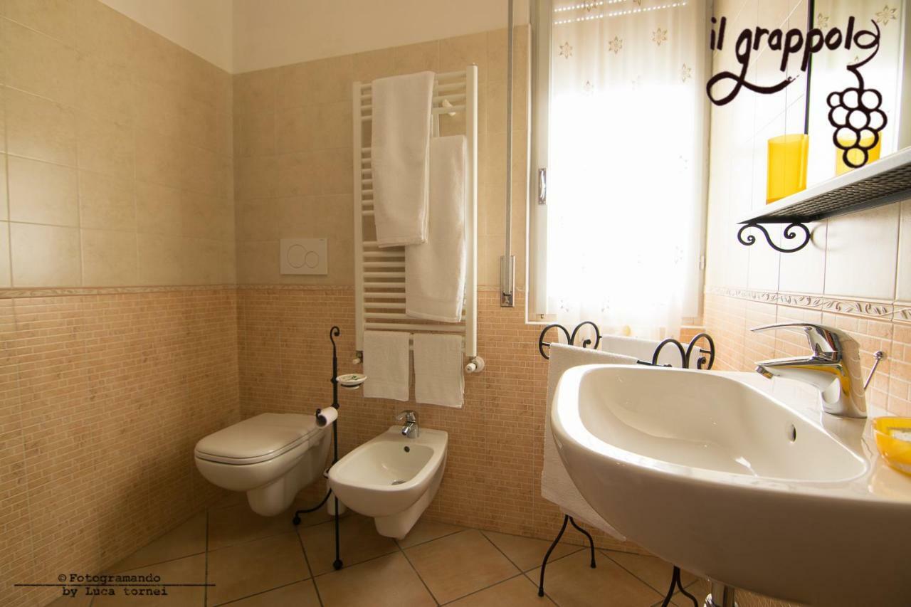 B&B Il Grappolo Foresteria Lombarda 시르미오네 외부 사진